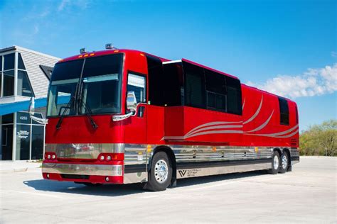 entertainer coaches